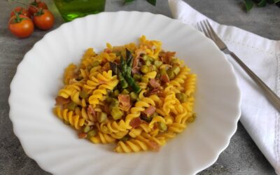 Pasta asparagi, zafferano e bruciatini di speck