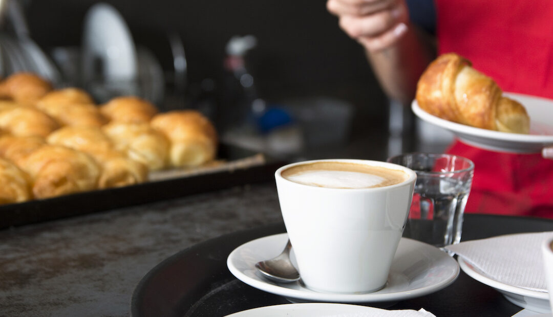 Colazione al bar: sì o no?